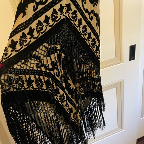 ⭐️Gorgeous Fringe Bottom Gown - Picture 3 of 7